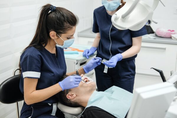 Undersøg tandlægernes priser inden du booker tid