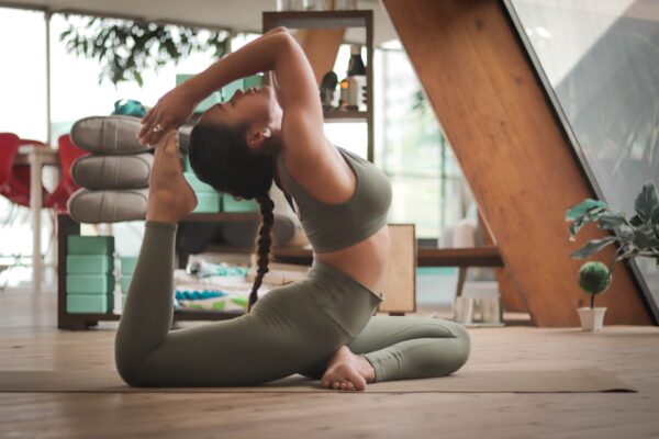 Yoga og pilates for kvinder: Fokus på fleksibilitet og styrke